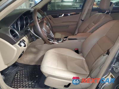 Zdjęcie 7 z 12 samochodu: 2012 MERCEDES-BENZ C 300 4MATIC VIN:WDDGF8BB5CF908798 - miniatura