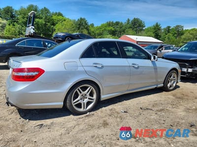 Trzecie zdjęcie samochodu z tyłu: 2011 MERCEDES-BENZ E 350 4MATIC VIN:WDDHF8HB2BA352215 - miniatura