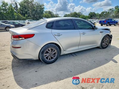 Trzecie zdjęcie samochodu z tyłu: 2020 KIA OPTIMA LX VIN:5XXGT4L37LG419100 - miniatura