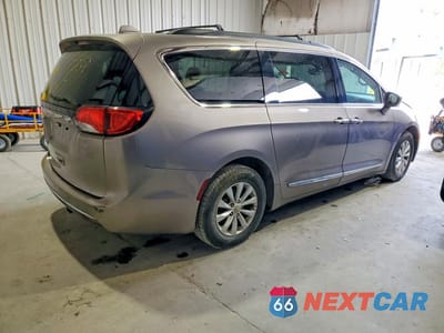 Trzecie zdjęcie samochodu z tyłu: 2017 CHRYSLER PACIFICA TOURING L VIN:2C4RC1BG4HR733698 - miniatura