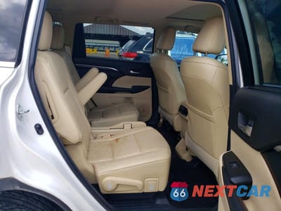 Zdjęcie 11 z 13 samochodu: 2016 TOYOTA HIGHLANDER LIMITED VIN:5TDYKRFH4GS136962 - miniatura