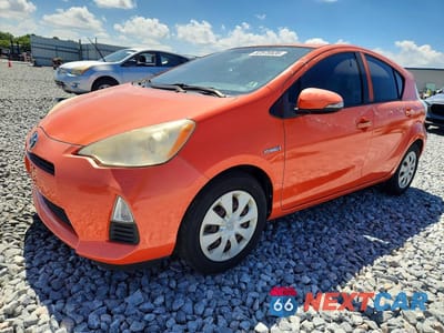 2013 TOYOTA PRIUS C ONE JTDKDTB31D1050282 - główne zdjęcie licytacji z USA - miniatura