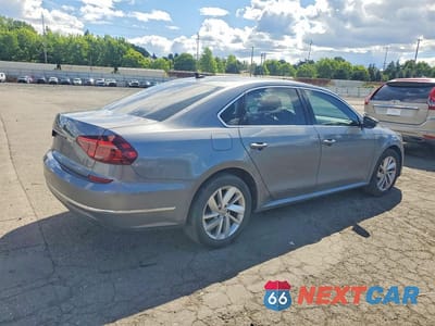 Trzecie zdjęcie samochodu z tyłu: 2018 VOLKSWAGEN PASSAT SE VIN:1VWBA7A30JC010029 - miniatura
