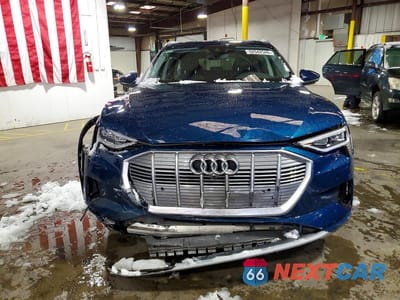 Piąte zdjęcie samochodu w środku: 2022 AUDI E-TRON PREMIUM PLUS VIN:WA1LAAGE4NB032456 - miniatura