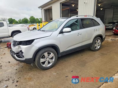 2013 KIA SORENTO EX 5XYKUDA26DG319536 - główne zdjęcie licytacji z USA - miniatura