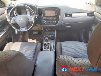 Zdjęcie 8 z 13 samochodu: 2014 MITSUBISHI OUTLANDER SE VIN:JA4AZ3A32EZ009543 - miniatura