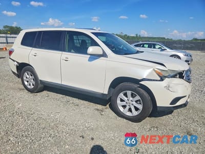 Czwarte zdjęcie samochodu z boku: 2013 TOYOTA HIGHLANDER BASE VIN:5TDZA3EH5DS033924 - miniatura