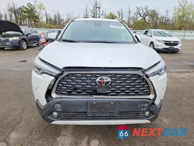 Piąte zdjęcie samochodu w środku: 2022 TOYOTA COROLLA CROSS XLE VIN:7MUEAABG7NV040962 - miniatura