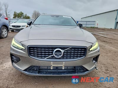 Piąte zdjęcie samochodu w środku: 2019 VOLVO S60 T6 R-DESIGN VIN:7JRA22TM6KG004283 - miniatura