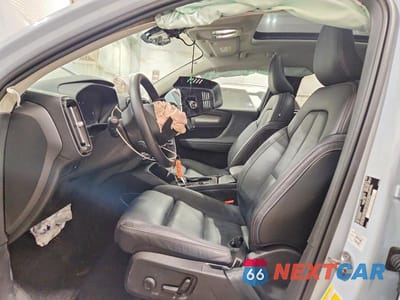 Zdjęcie 7 z 13 samochodu: 2025 VOLVO XC40 PLUS VIN:YV4L12UE5S2563481 - miniatura