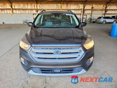 Piąte zdjęcie samochodu w środku: 2018 FORD ESCAPE SE VIN:1FMCU0GD5JUB85405 - miniatura