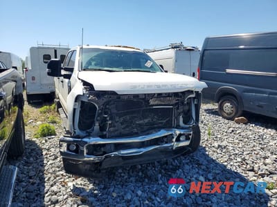 Czwarte zdjęcie samochodu z boku: 2025 FORD F350 SUPER DUTY VIN:1FT8W3BT5SEC22453 - miniatura