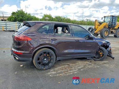 Trzecie zdjęcie samochodu z tyłu: 2017 PORSCHE CAYENNE VIN:WP1AA2A2XHKA91838 - miniatura