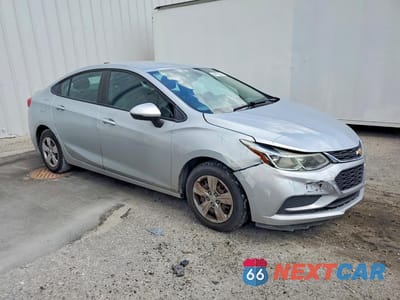 Czwarte zdjęcie samochodu z boku: 2017 CHEVROLET CRUZE LS VIN:1G1BC5SM8H7183771 - miniatura
