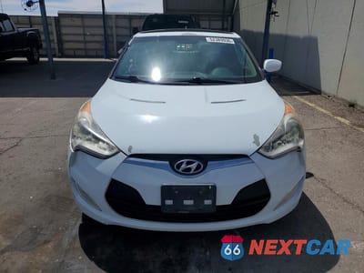 Piąte zdjęcie samochodu w środku: 2013 HYUNDAI VELOSTER BASE VIN:KMHTC6AD6DU175498 - miniatura