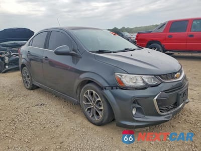 Czwarte zdjęcie samochodu z boku: 2017 CHEVROLET SONIC LT VIN:1G1JD5SH7H4104829 - miniatura