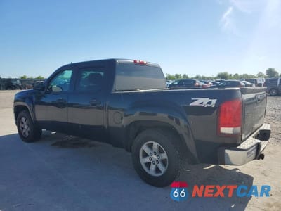 Drugie zdjęcie samochodu z przodu: 2010 GMC SIERRA VIN:3GTRKVE38AG275789 - miniatura