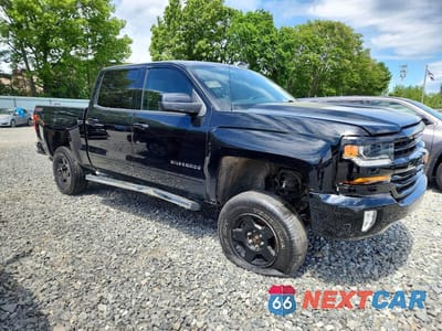 Czwarte zdjęcie samochodu z boku: 2018 CHEVROLET SILVERADO K1500 LT VIN:3GCUKREC1JG103511 - miniatura