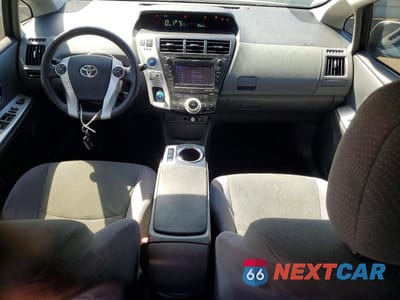Zdjęcie 8 z 12 samochodu: 2013 TOYOTA PRIUS V THREE VIN:JTDZN3EU1D3197433 - miniatura