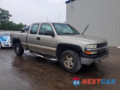 Czwarte zdjęcie samochodu z boku: 2001 CHEVROLET SILVERADO K1500 VIN:1GCEK19T21E211918 - miniatura