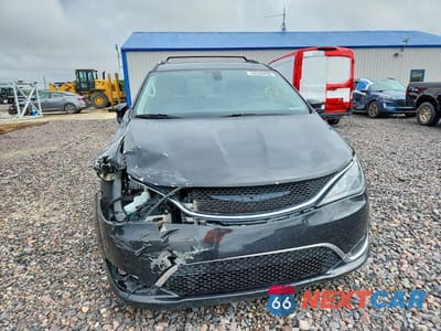 Piąte zdjęcie samochodu w środku: 2019 CHRYSLER PACIFICA TOURING L VIN:2C4RC1BG8KR721190 - miniatura