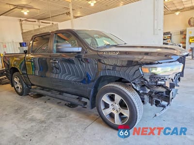 Czwarte zdjęcie samochodu z boku: 2025 RAM 1500 TRADESMAN VIN:1C6SRFGP7SN683879 - miniatura