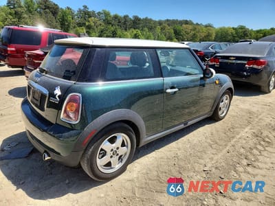 Trzecie zdjęcie samochodu z tyłu: 2010 MINI COOPER VIN:WMWMF3C51ATU78580 - miniatura