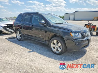 Czwarte zdjęcie samochodu z boku: 2013 JEEP COMPASS LATITUDE VIN:1C4NJDEB6DD129153 - miniatura
