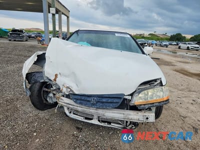 Piąte zdjęcie samochodu w środku: 2000 HONDA ACCORD LX VIN:1HGCG3148YA010536 - miniatura