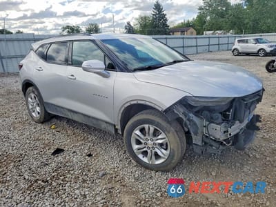 Czwarte zdjęcie samochodu z boku: 2021 CHEVROLET BLAZER 2LT VIN:3GNKBCRS8MS550450 - miniatura