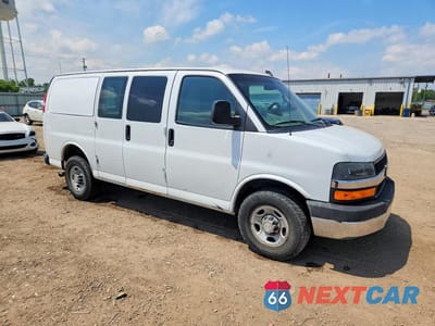 Czwarte zdjęcie samochodu z boku: 2017 CHEVROLET EXPRESS G2500 LT VIN:1GAWGFFGXH1216501 - miniatura
