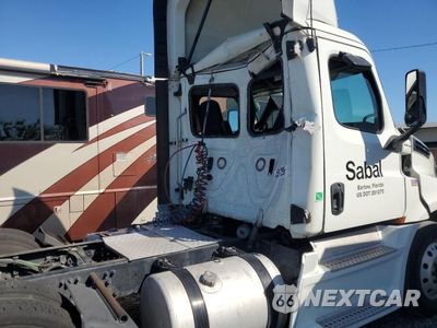 Zdjęcie 9 z 10 samochodu: 2020 FREIGHTLINER CASCADIA 126 SEMI TRUCK VIN:3AKJHLDV1LSLR6623 - miniatura
