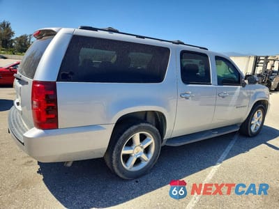 Trzecie zdjęcie samochodu z tyłu: 2013 CHEVROLET SUBURBAN C1500 LS VIN:1GNSCHE01DR346669 - miniatura
