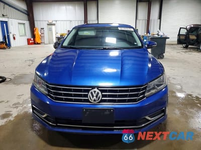 Piąte zdjęcie samochodu w środku: 2016 VOLKSWAGEN PASSAT SE VIN:1VWBT7A33GC007919 - miniatura
