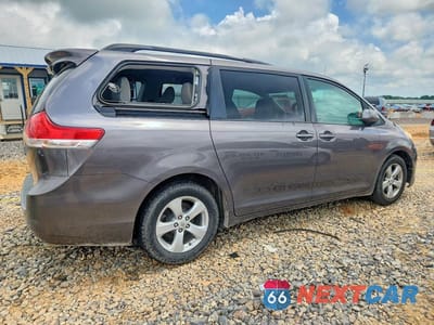 Trzecie zdjęcie samochodu z tyłu: 2012 TOYOTA SIENNA LE VIN:5TDKK3DC0CS196192 - miniatura