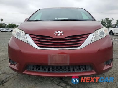 Piąte zdjęcie samochodu w środku: 2017 TOYOTA SIENNA LE VIN:5TDKZ3DC3HS880561 - miniatura