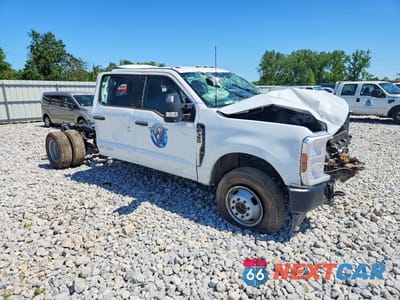 Czwarte zdjęcie samochodu z boku: 2025 FORD F350 SUPER DUTY VIN:1FT8W3DA5SED59680 - miniatura