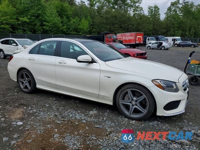 Czwarte zdjęcie samochodu z boku: 2015 MERCEDES-BENZ C 300 4MATIC VIN:55SWF4KB4FU026804 - miniatura