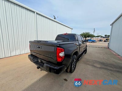 Czwarte zdjęcie samochodu z boku: 2021 TOYOTA TUNDRA SR5 VIN:5TFDY5F13MX969120 - miniatura
