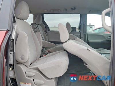 Zdjęcie 11 z 13 samochodu: 2017 TOYOTA SIENNA LE VIN:5TDKZ3DC3HS880561 - miniatura