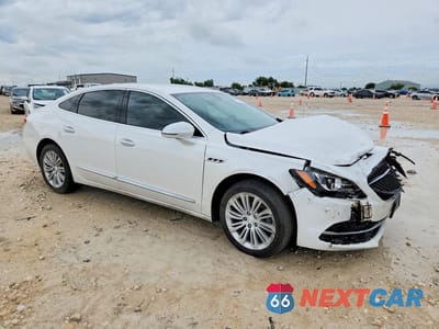 Czwarte zdjęcie samochodu z boku: 2018 BUICK LACROSSE ESSENCE VIN:1G4ZP5SZ9JU134099 - miniatura