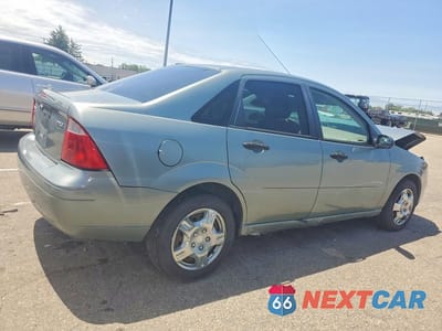 Trzecie zdjęcie samochodu z tyłu: 2005 FORD FOCUS ZX4 VIN:1FAFP34N35W232812 - miniatura