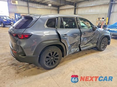 Trzecie zdjęcie samochodu z tyłu: 2024 MAZDA CX-50 PREFERRED VIN:7MMVABBM7RN226289 - miniatura