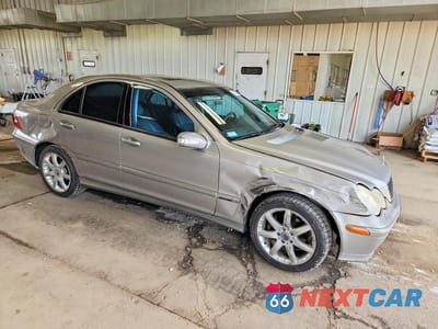 Czwarte zdjęcie samochodu z boku: 2003 MERCEDES-BENZ C 320 VIN:WDBRF64J13F426503 - miniatura