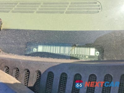 Zdjęcie 12 z 12 samochodu: 2004 GMC YUKON VIN:1GKEC13V34J116565 - miniatura