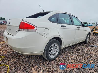 Trzecie zdjęcie samochodu z tyłu: 2010 FORD FOCUS SE VIN:1FAHP3FN2AW138355 - miniatura