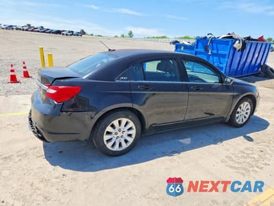 Trzecie zdjęcie samochodu z tyłu: 2013 CHRYSLER 200 LX VIN:1C3CCBAB1DN691861 - miniatura