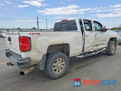 Trzecie zdjęcie samochodu z tyłu: 2015 CHEVROLET SILVERADO K2500 HEAVY DUTY LTZ VIN:1GC1KWE81FF565654 - miniatura