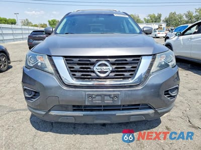 Piąte zdjęcie samochodu w środku: 2017 NISSAN PATHFINDER S VIN:5N1DR2MN8HC913863 - miniatura