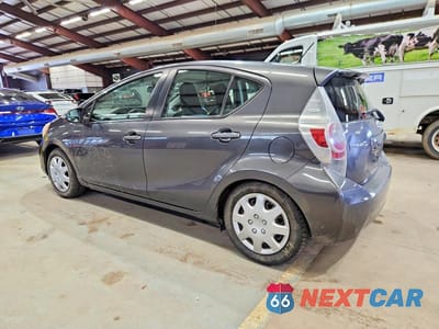 Drugie zdjęcie samochodu z przodu: 2013 TOYOTA PRIUS C ONE VIN:JTDKDTB32D1533120 - miniatura